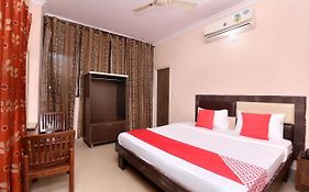 Oyo 24423 Hotel Royal