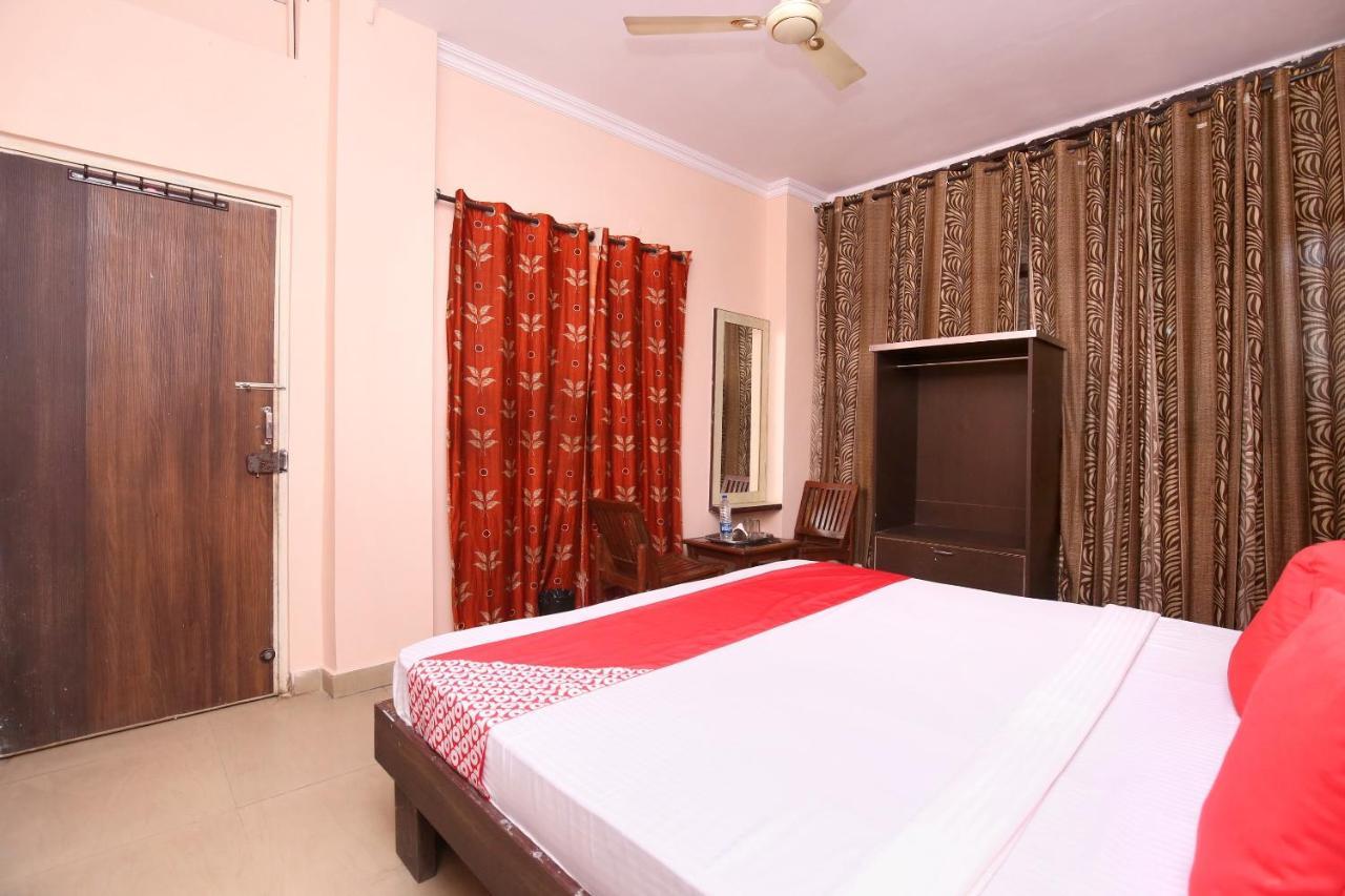 Oyo 24423 Hotel Royal Sohana Exterior photo